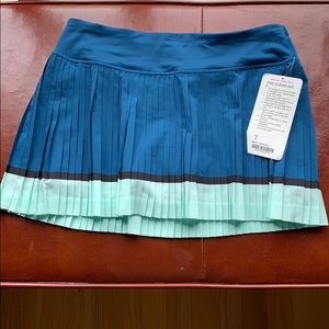 Lululemon “Pleat to Street Skirt II”... Size 6 New